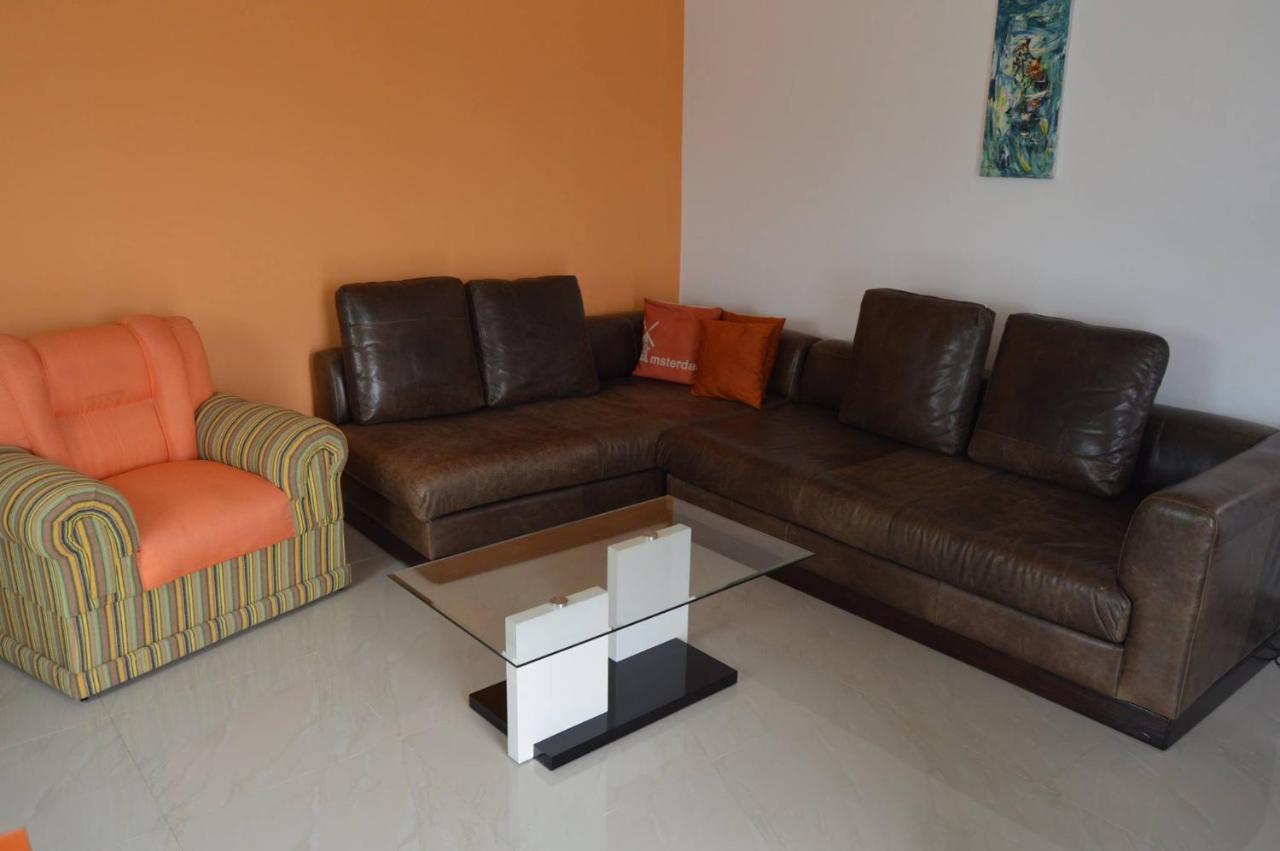 Apartamento T1 Mobiliado Com Wi-Fi ปรายา ภายนอก รูปภาพ